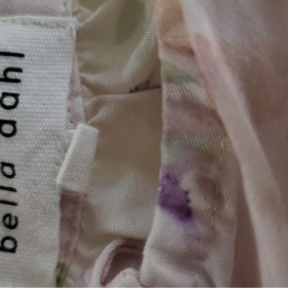 Bella DAHL size small top cap sleeves lightpinkwith flowered print tie neckline, - Picture 7 of 7
